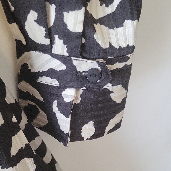 Stylish Black and White Patterned Dress - Picture 5 of 9